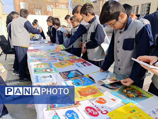 برگزاری نمایشگاه کتاب در دبستان معلم دو آشخانه 