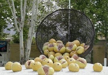 ایران جان با استهبان و میوه ی بهشتی اش 





