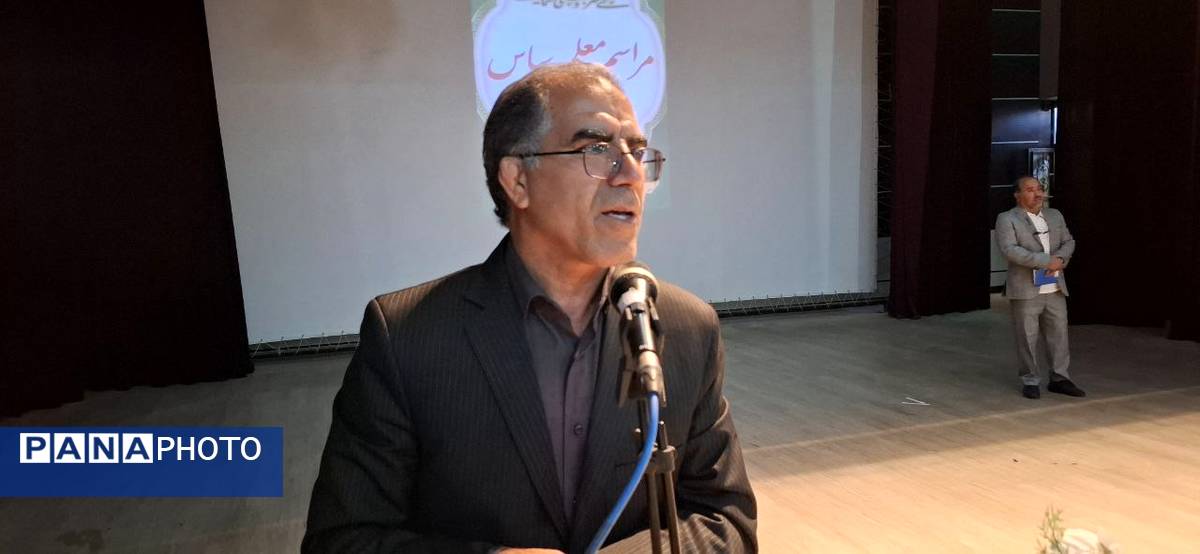 برگزاری جشن سپاس معلم در پلدختر و قدردانی از معلمان برتر