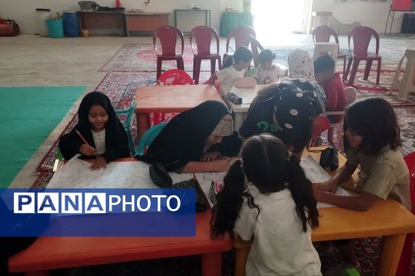 برگزاری حلقه قرآن و ایستگاه نقاشی به‌مناسبت هفته کودک همزمان با نماز جمعه در داریون 