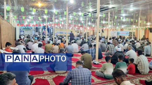 تجمع نمازگزاران نماز جمعه قشم در روز خشم و نصر