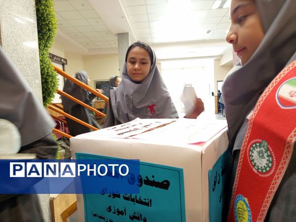 هیجان انتخابات شورای دانش‌آموزی در دبیرستان مصلی نژاد حضرت زینب