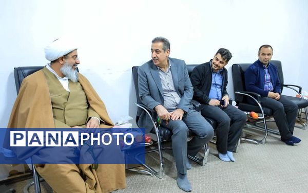  دیدار رئیس شبکه بهداشت و درمان شهرستان ساوجبلاغ با امام جمعه
