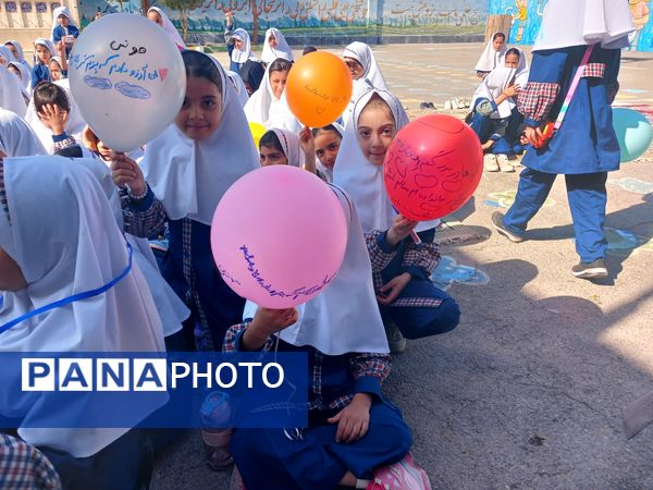 از نمایش تا نقاشی همگانی؛ روزی پر از شادی در دبستان سوم شعبان ناحیه یک یزد