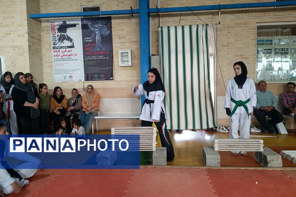تجلیل از خیرخانه تکواندو آباده و اهدا مدال به تکواندوکاران مسابقات استانی