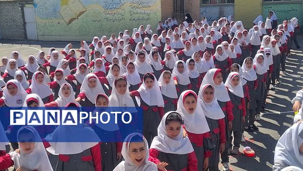 یک پرچم، یک نقشه، یک صدا: همبستگی و عشق به وطن در مدرسه پروین اعتصامی شازند