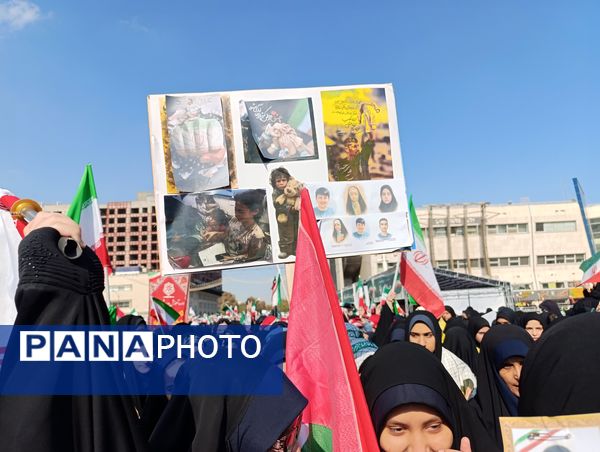 راهپیمایی روز دانش آموز و مبارزه با استکبار در مشهد 