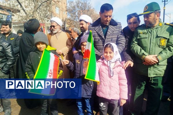 پاسخ حماسی مردم انقلابی فاروج به استکبار جهانی با حضور در راهپیمایی ۲۲بهمن 