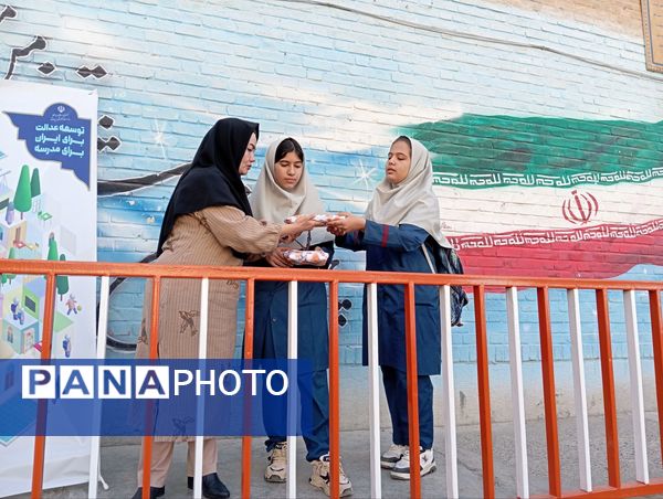 برگزاری جشن عاطفه ها در مدارس شهرستان قدس