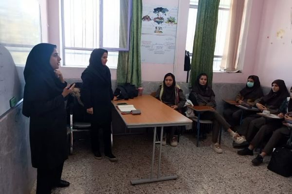 کارگاه آموزشی هدایت تحصیلی و مهارت‌های زندگی در خاتم 