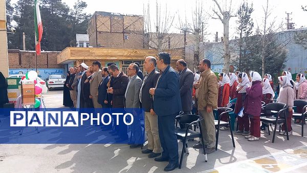 زنگ جشن نیکوکاری با شعار «عیدی برای همه» در دبستان دخترانه شاهد کوهدشت 