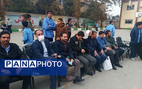 برگزاری آخرین  مسابقه فوتبال در حضور پرشور و هیجان انگیز دانش آموزان و کادر مدرسه