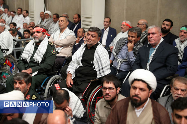 دیدار پیشکسوتان و فعالان دفاع مقدس و مقاومت با مقام معظم رهبری