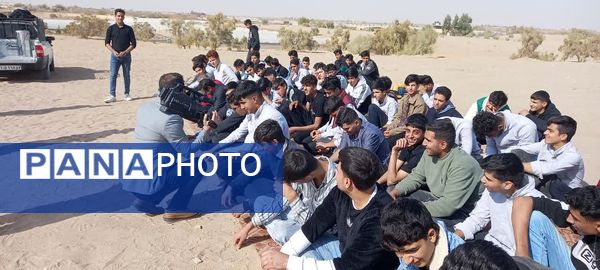 اقامه نماز باران در دل کویر توسط دانش‌آموزان هنرستان شهید رجایی زارچ