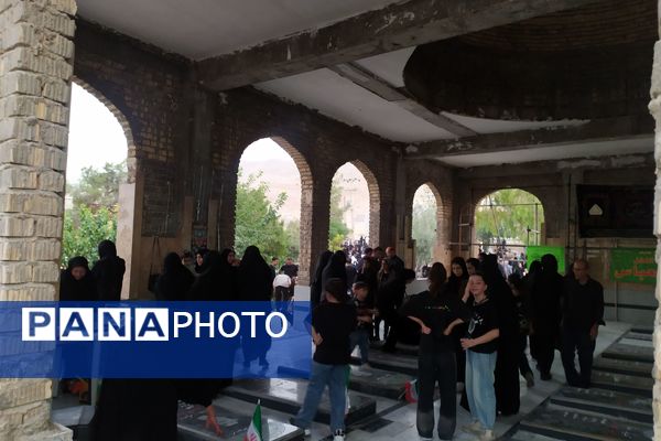 ندای لبیک یا حسین در روز عاشورا 
