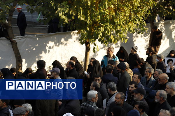 وداع باشکوه مردم با شهدای گمنام در قلب پایتخت