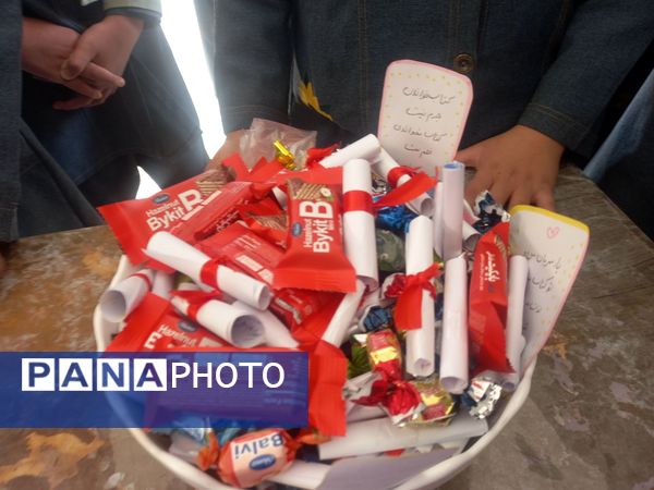 جشن هفته  کتاب خوانی در دبستان فرهنگ فرازمند