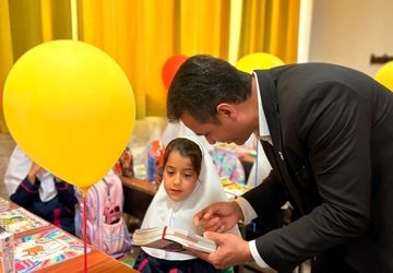 گفت و گو بامسئولین در حاشیه جشن شکوفه ها در دبستان آیت الله خامنه ای