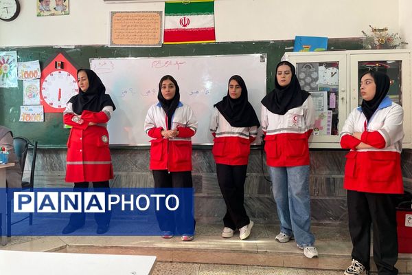 مانور تخلیه اضطراری و آمادگی برای لحظات بحرانی در مدرسه معراج بهارستان‌دو