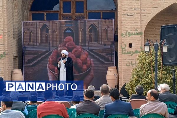 جشواره بومی محلی عناب شهرستان کوهپایه 