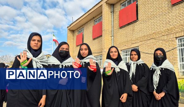 حضور پرشور دانش‌آموزان شهرستان صالح‌آباد در راهپیمایی روز ۱۳ آبان