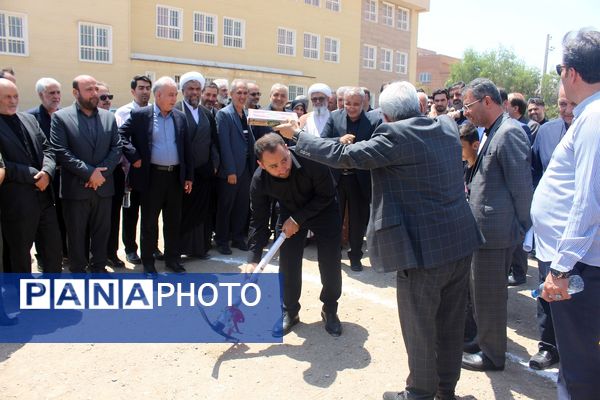 آیین کلنگ زنی احداث سه واحد آموزشی در قم