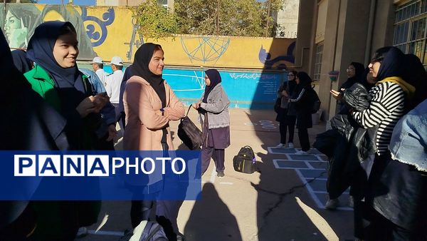 گرامیداشت هفته نیروی انتظامی در دبیرستان دخترانه پیرایش یک