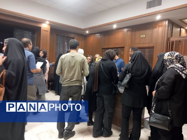 اولین مجمع عمومی انجمن اولیا ومربیان دبیرستان آرمینه مصلی نژاد ناحیه ۶
