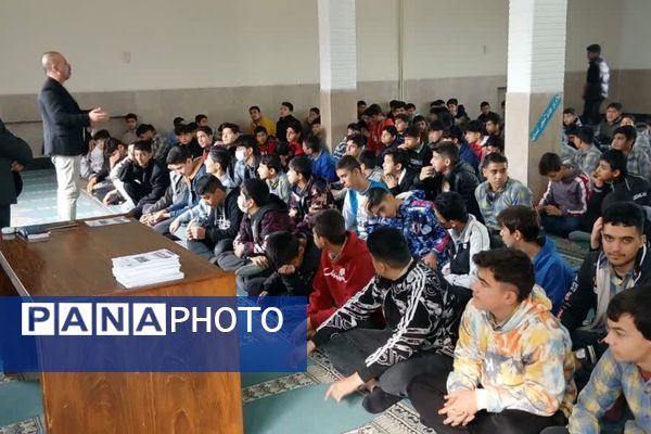 آغاز مسیر آگاهانه انتخاب رشته در مدرسه شهید فتوحی رباط‌کریم