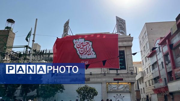 جاماندگان اربعین در خیابان ۱۷ شهریور هم‌قدم با زائران کربلا