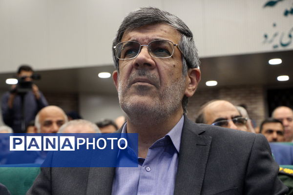 نشست بررسی کتاب همسفر آتش و برف یزد