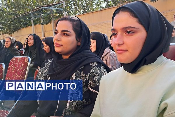 مراسم راز و رهایی؛ پنجره‌ای به دنیای دو نسل در دبیرستان نمونه‌دولتی ولایت بهارستان‌دو