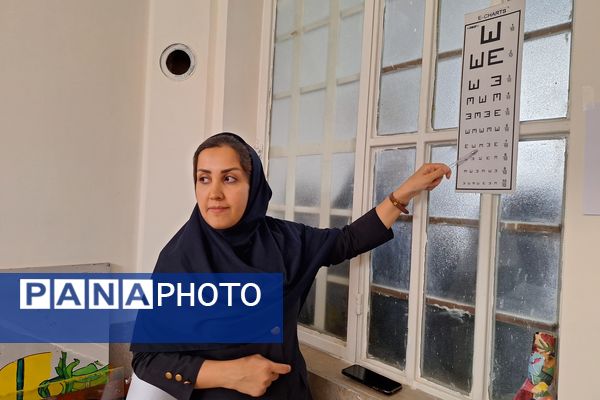 بینایی سنجی و توزیع قرص آهن در آموزشگاه پویش ناحیه ۳شیراز 