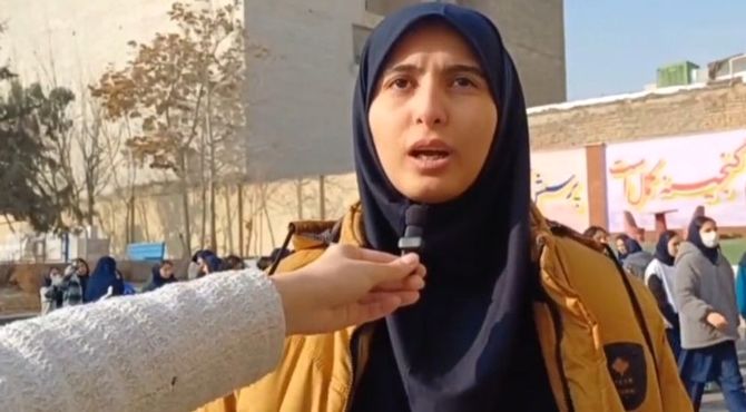 همزمان با سراسر کشور، زنگ انقلاب در دبیرستان پنج تن آل عبا ناحیه دو کرج 