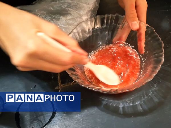 اجرای آزمایش‌های جذاب توسط دانش‌آموزان پایه های هفتم مدرسه انیس خوش قدم 