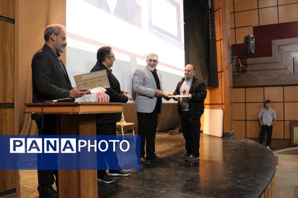 نشست انجمن اولیا و مربیان هنرستان امام علی(ع) فیروزکوه