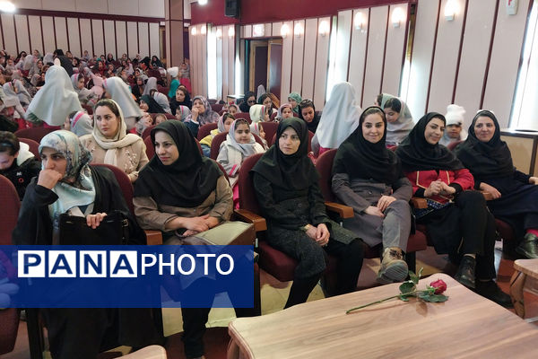 ویژه برنامه میلاد حضرت زهرا (س) و روز مادر دبستان یگانه 