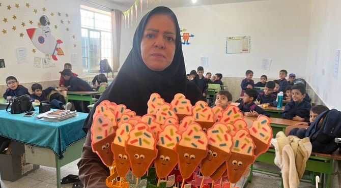 تدریس نشانه "ب" مثل بابا در دبستان شهید محمد منتظر قائم خاتم 