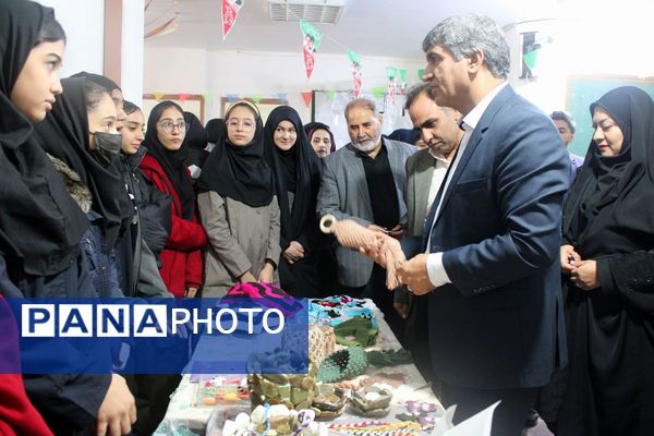  آیین افتتاح جشنواره ماها و ایران‌مون در دبیرستان خدیجه کبری پردیس 