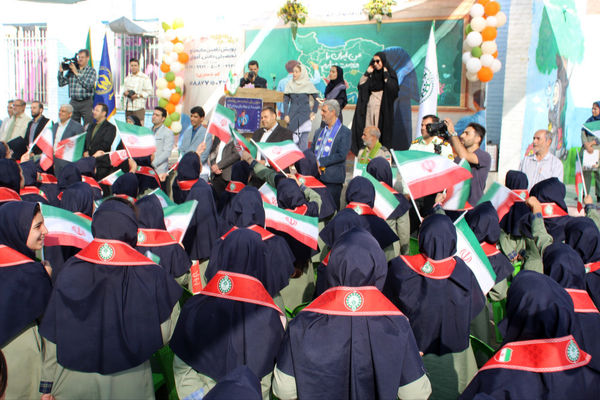 آیین جشن عاطفه‌ها در دبستان ولایت سمنان 