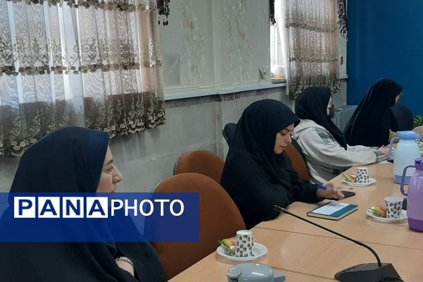 کارگاه تحکیم بنیان خانواده با محوریت مهارت‌های ارتباطی والدین با فرزندان و مهارت‌های ارتباط موثر