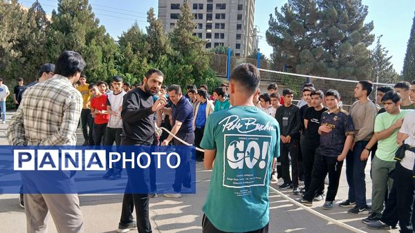 برگزاری مسابقات ورزشی دبیرستان معلم ساوجبلاغ در هفته تربیت‌بدنی