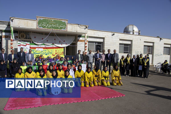 مشعل دوازدهمین دوره المپیادهای ورزشی درون مدرسه‌ای در شهر نیم‌ور روشن شد