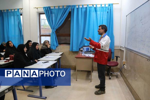 دومین دوره کمک‌های اولیه و امداد ویژه معلمان شهر کرمان