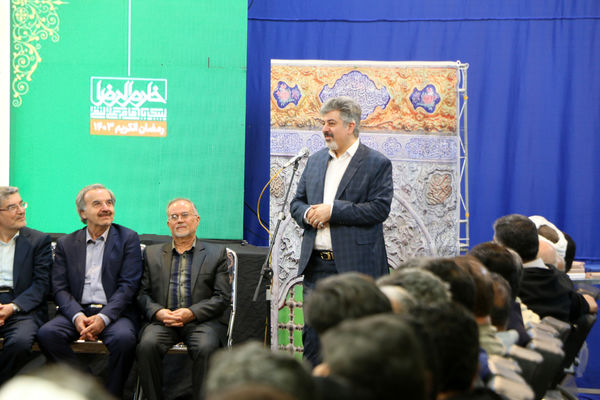 نشست صمیمی‌ دانش‌آموختگان دبیرستان امام رضا(ع) قم در هیات خادم الرضا(ع)