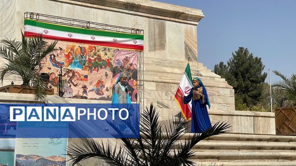 فرزندان ایران زمین در کنار آرامگاه حکیم‌ توس