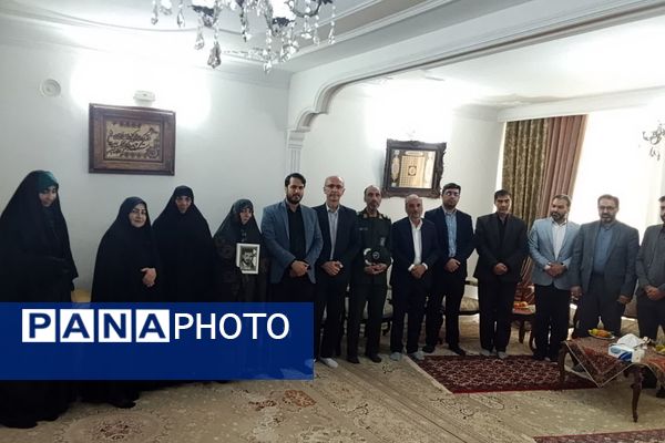 تجدید پیمان فرهنگیان ورامینی با آرمان‌های شهدا در هفته بسیج