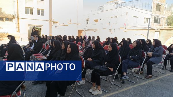 دانش‌آموزان دبیرستان نمونه فضیلت با شوروشوق به استقبال سال تحصیلی جدید رفتند