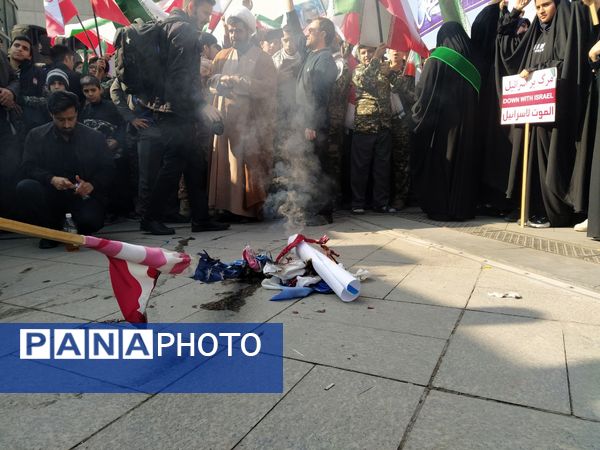  راهپیمایی  روز دانش آموز در مشهد با قلب هایی از جنس عزای حضرت فاطمه (س)