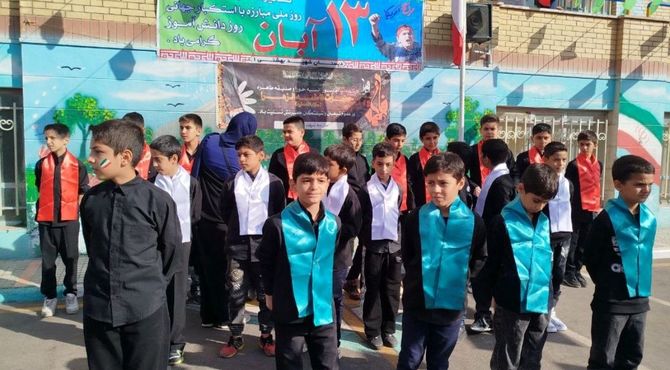 از فریادِ مرگ بر آمریکا تا اشکِ عزایِ مادر